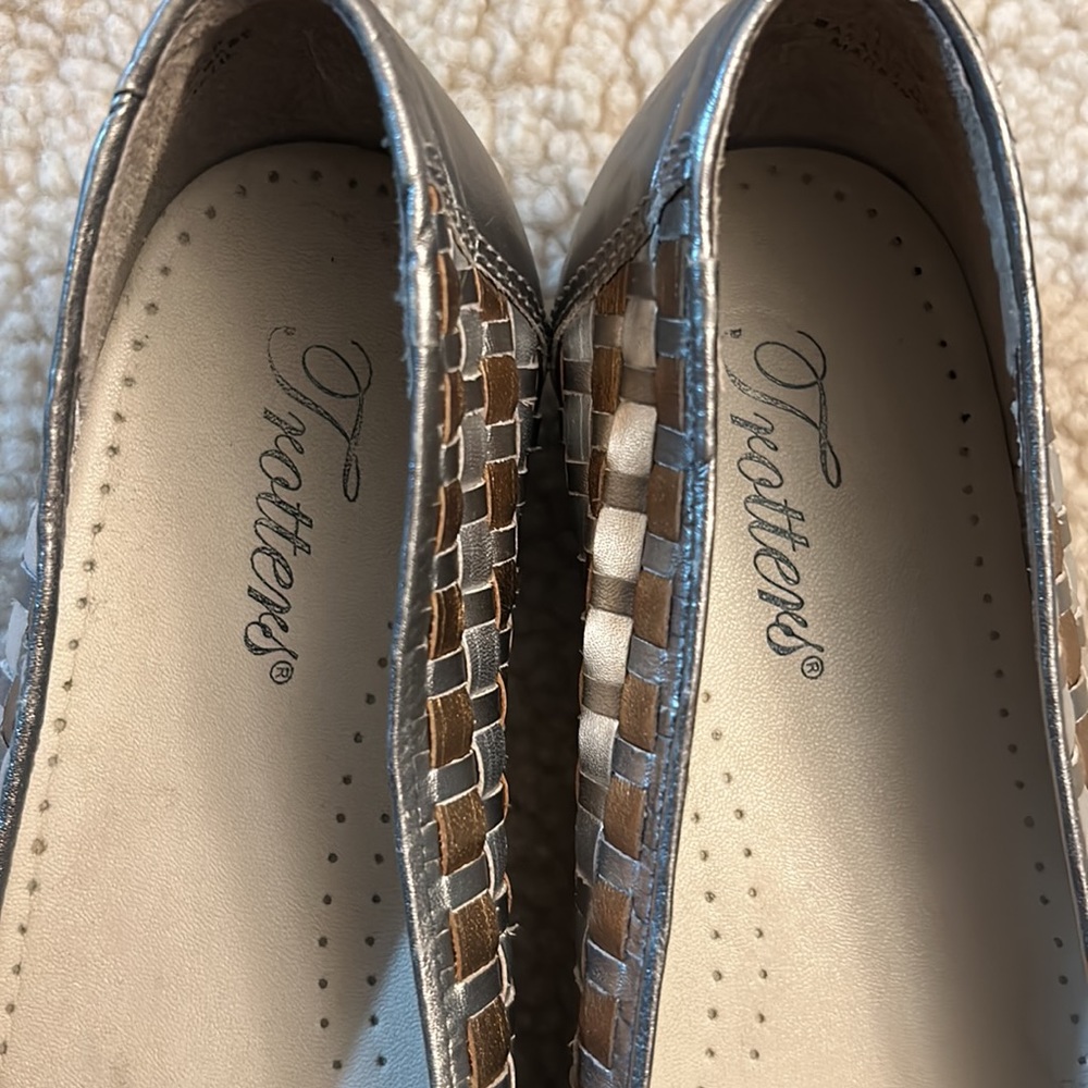 Trotters gold and silver leather slip on shoes - Picture 2 of 16